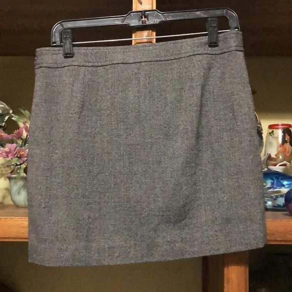 Banana Republic Stretch Mini Skirt - Picture 2 of 12